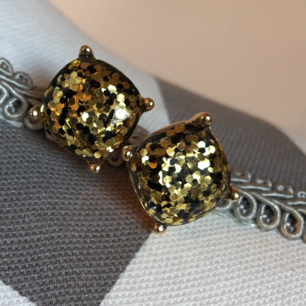 Over sized Gold studs!!